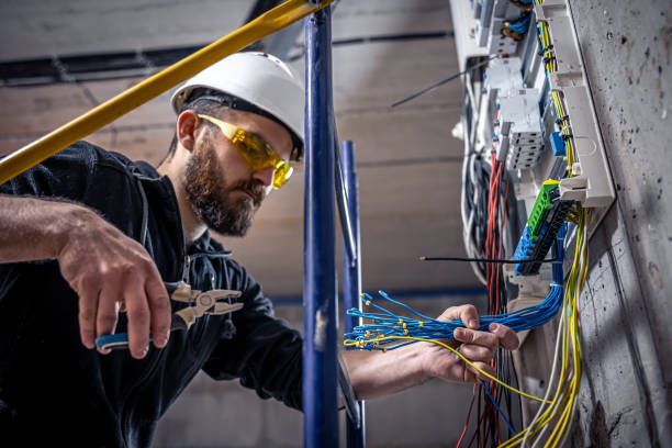 Best Commercial Electrician Services  in Everett, PA